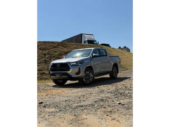 TOYOTA HILUX 2.8 D-4D TURBO DIESEL CD SRX 4X4 AUTOMÁTICO